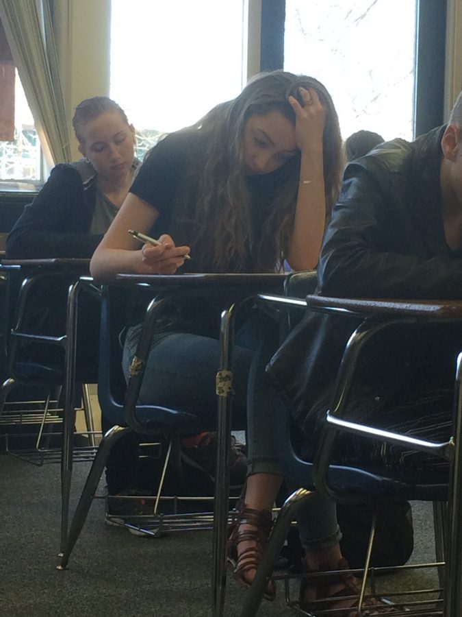 Sophomore Nora Hilgart-Griff gets ready for a French Quiz during 2nd Hour. Photo Credit / Sophia Boismier 