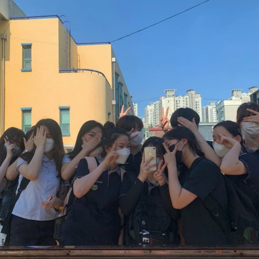 Korean+students+wear+masks+for+a+group+photo.+In+Korea%2C+there+is+much+less+of+a+negative+perception+around+wearing+masks+to+keep+others+safe.