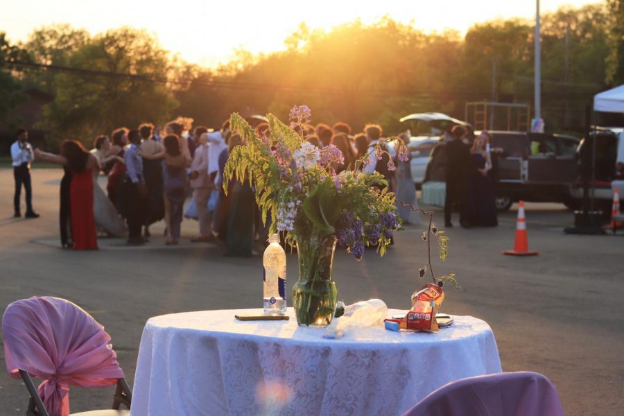 Prom on the Pavement offers upperclassmen relief after year of online school