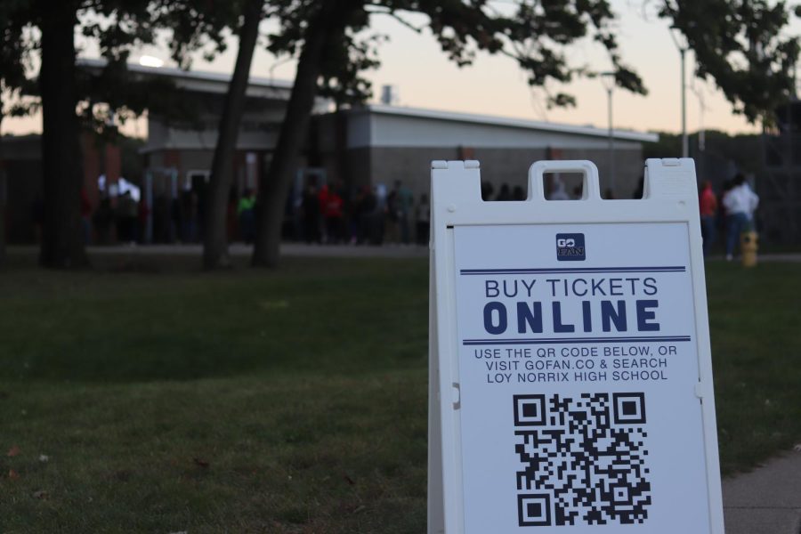 Students+line+up+outside+Griffith+Stadium+to+buy+tickets+ahead+of+the+Loy+Norrix+homecoming+football+game+against+Dowagiac.