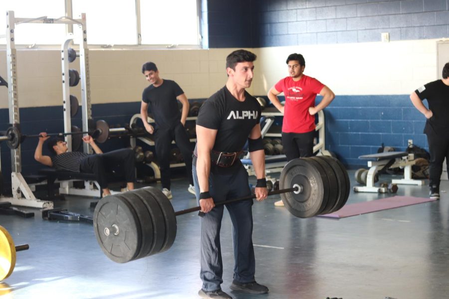 Weight lifter Christian Vivanco-Vandenbos doing a deadlift. Christian is one of the best weight lifters at Norrix