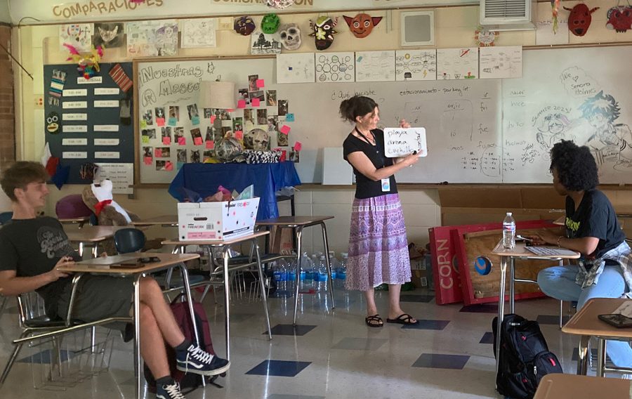 Loy Norrix teacher Christina Holmes teaches vocabulary to her Spanish III class. She seeks to prepare her students as best as possible for the upcoming exams.
