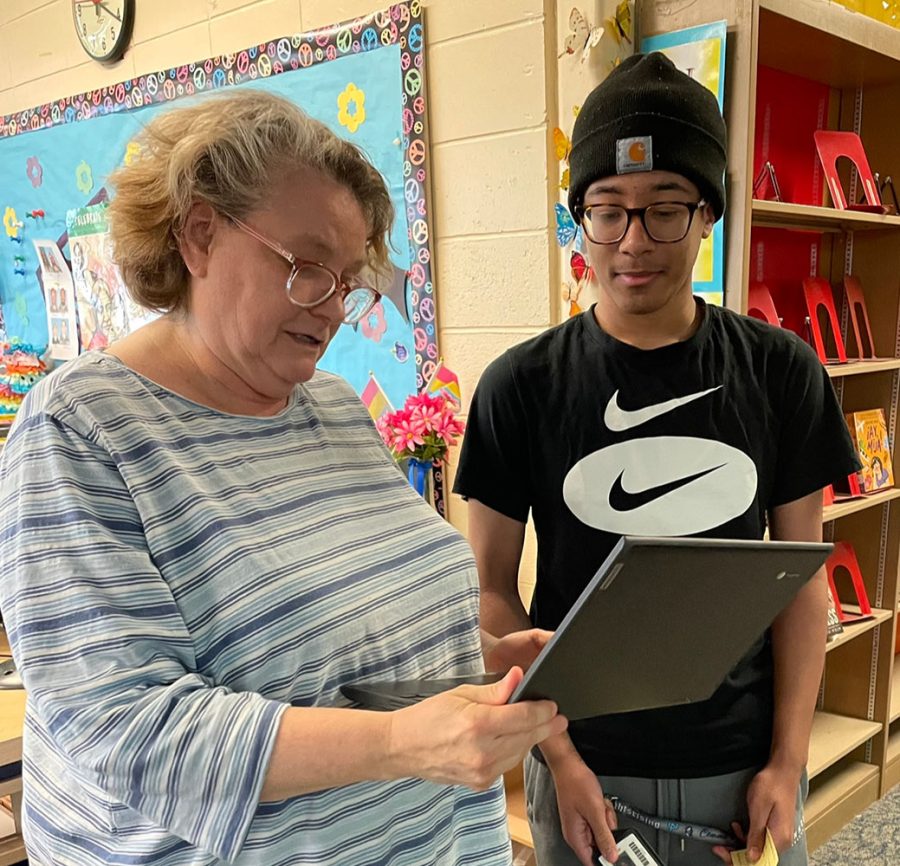 Pam+Landis+assists+sophomore+Reginald+Potters+in+servicing+his+Chromebook.+Landis+has+been+a+go-to+knowledgeable+and+reliable+person+to+deal+with+Chromebook+issues.%0A