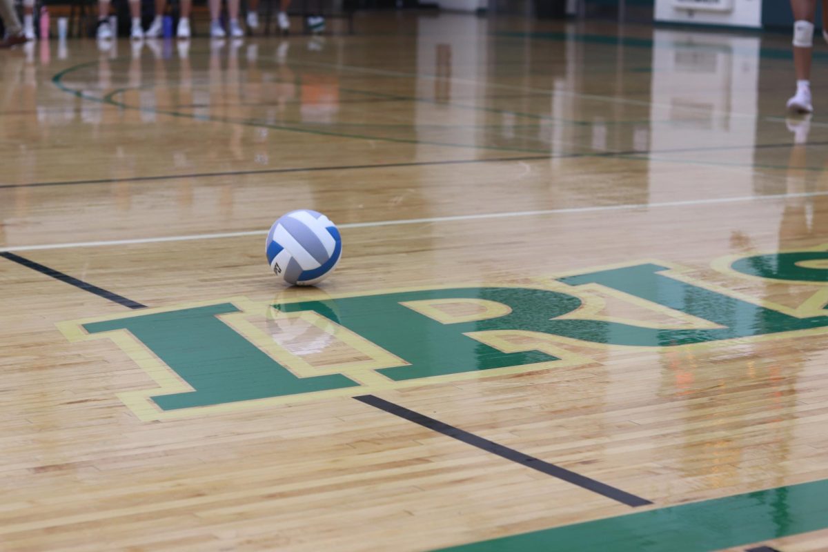 Varsity volleyball fights hard but loses to Hackett